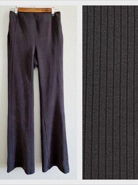 Lululemon Ribbed Softstreme Flared Pant
Black Size 6